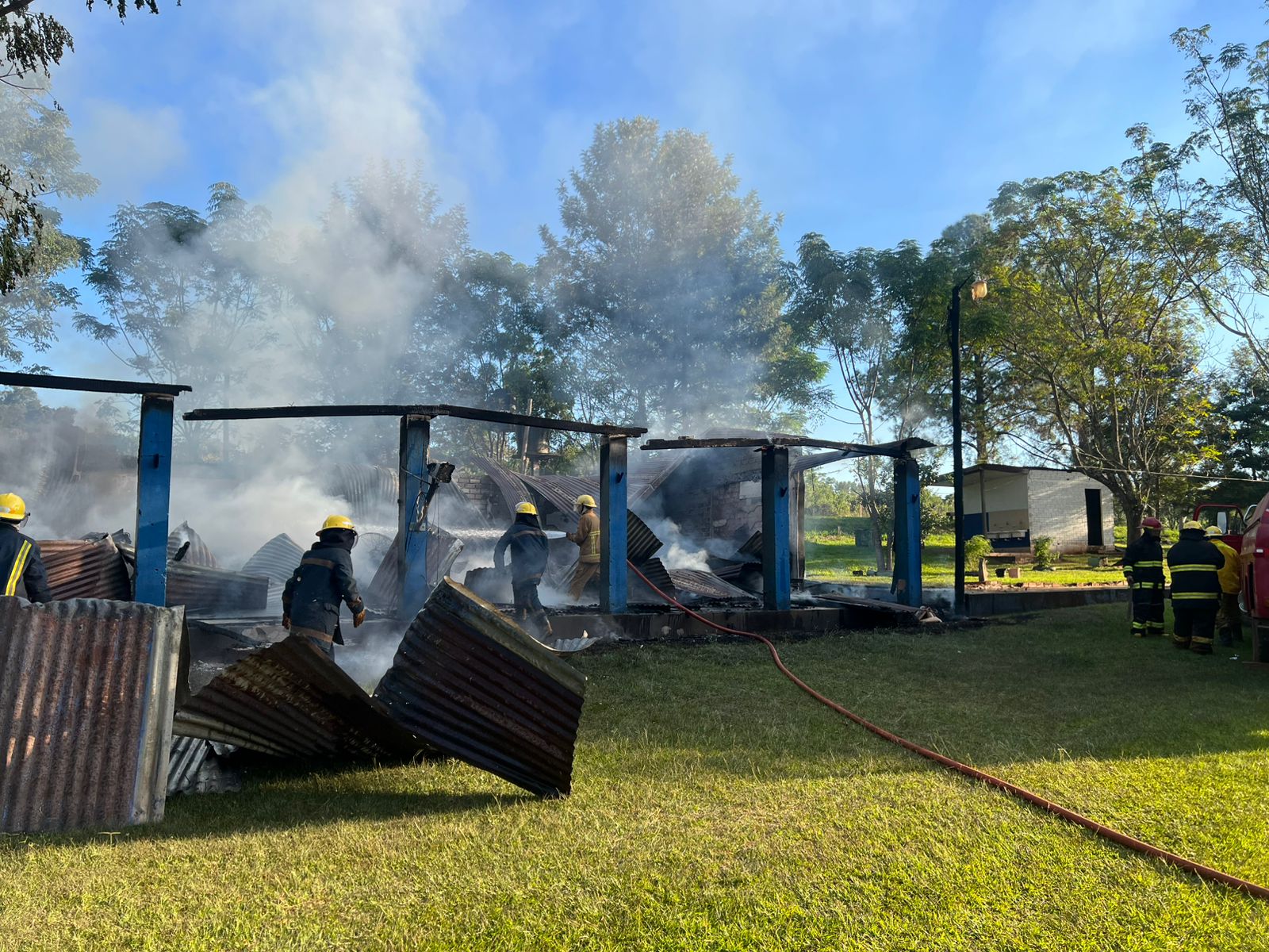 Tiene 13 años y está acusado de prender fuego una escuela en San Antonio 3